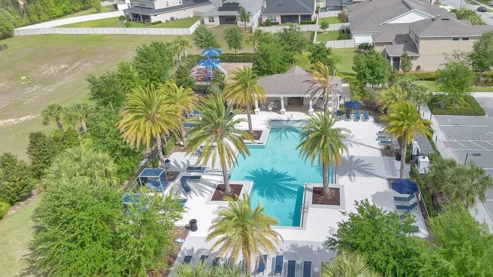 Activo con contrato: $549,000 (4 camas, 3 baños, 2713 Pies cuadrados)