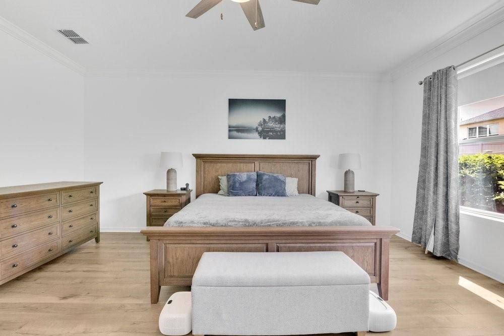 Activo con contrato: $549,000 (4 camas, 3 baños, 2713 Pies cuadrados)