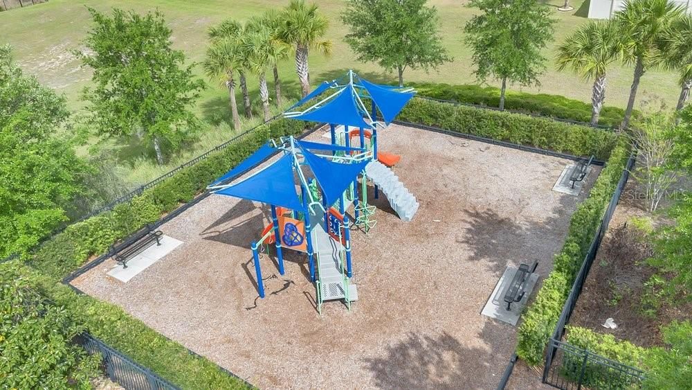 Activo con contrato: $549,000 (4 camas, 3 baños, 2713 Pies cuadrados)
