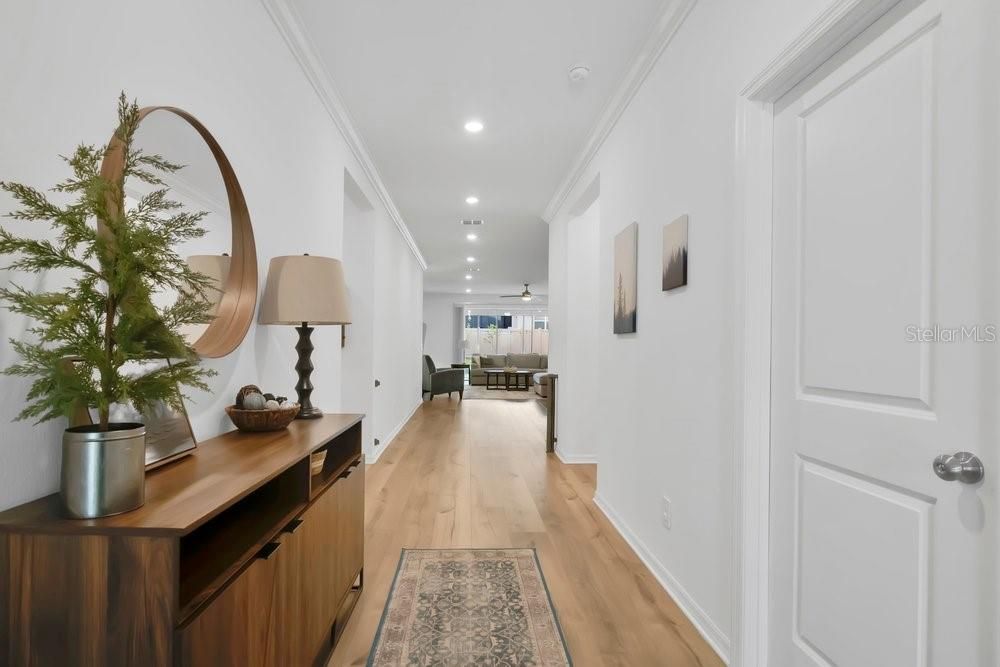 Activo con contrato: $549,000 (4 camas, 3 baños, 2713 Pies cuadrados)