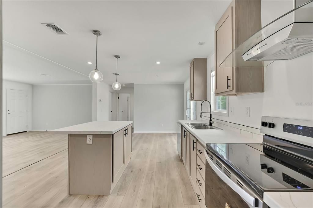На продажу: $239,900 (3 спален, 2 ванн, 1500 Квадратных фут)