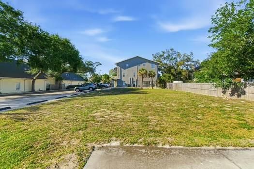 For Sale: $1,200,000 (0.21 acres)