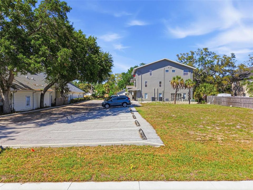 For Sale: $1,200,000 (0.21 acres)