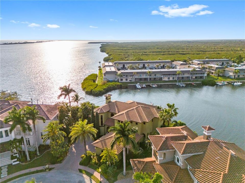 En Venta: $2,199,000 (3 camas, 3 baños, 3669 Pies cuadrados)
