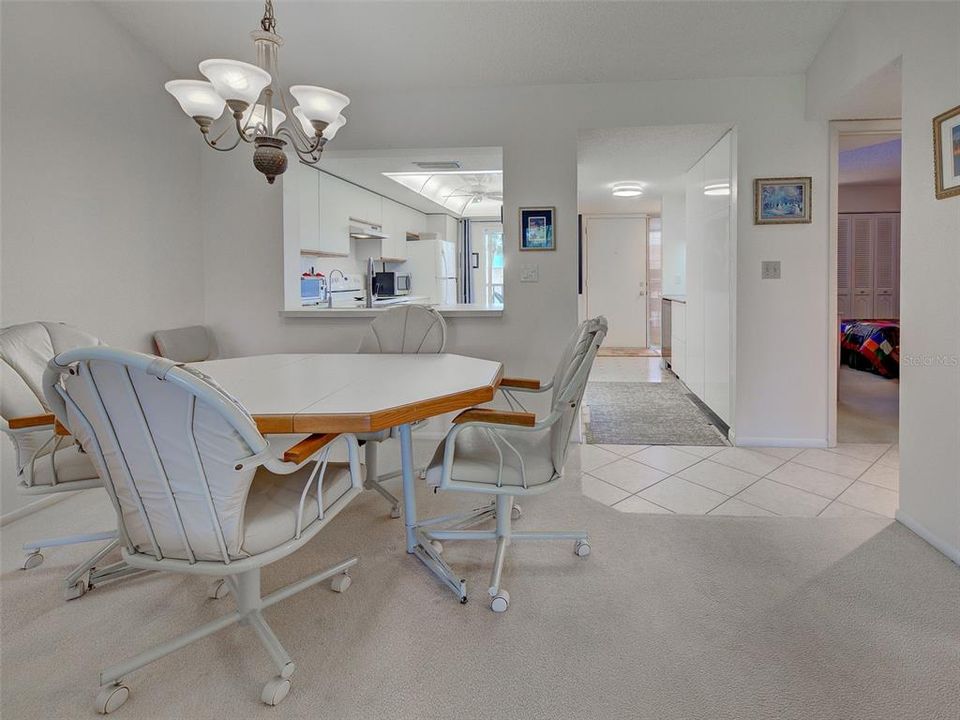For Sale: $199,999 (2 beds, 2 baths, 1160 Square Feet)