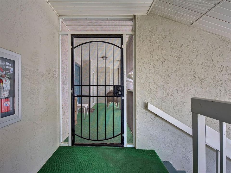 For Sale: $199,999 (2 beds, 2 baths, 1160 Square Feet)