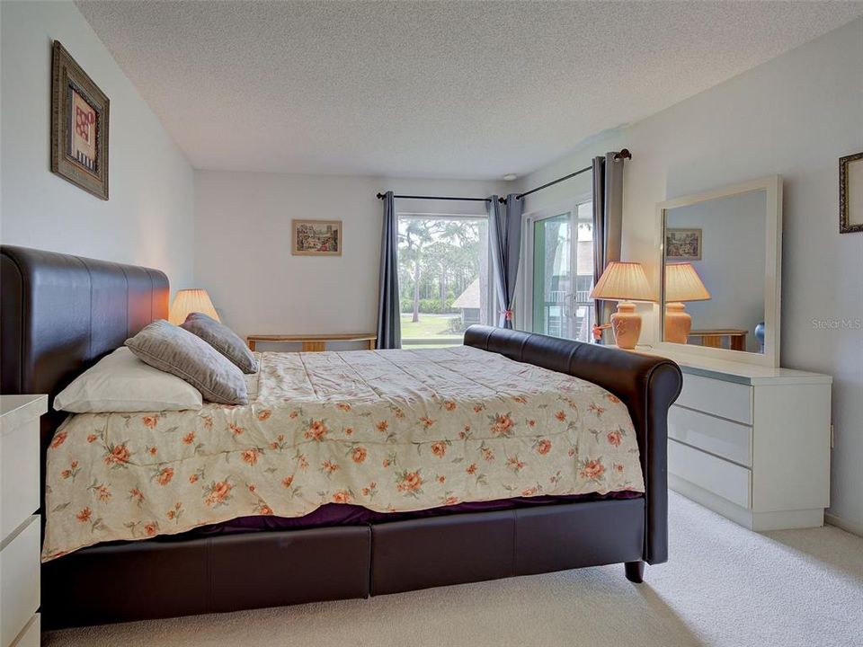 For Sale: $199,999 (2 beds, 2 baths, 1160 Square Feet)