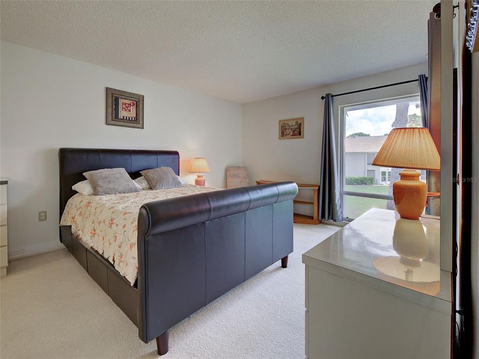 For Sale: $199,999 (2 beds, 2 baths, 1160 Square Feet)
