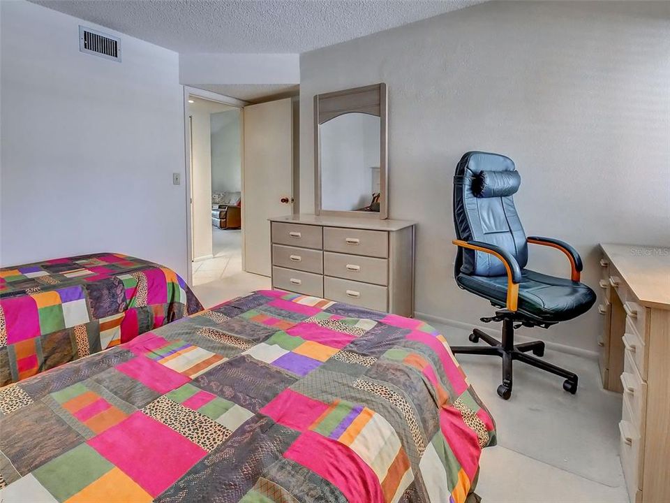 For Sale: $199,999 (2 beds, 2 baths, 1160 Square Feet)