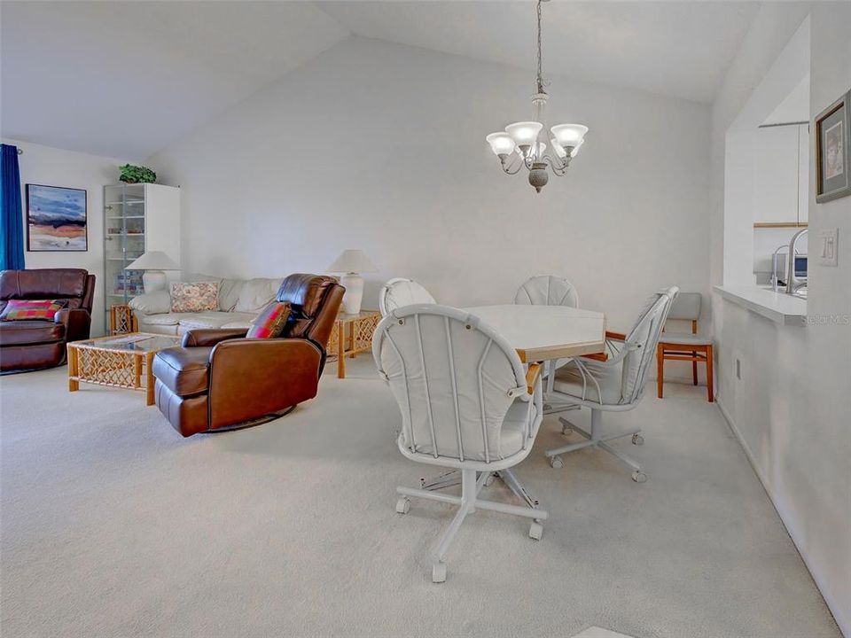 For Sale: $199,999 (2 beds, 2 baths, 1160 Square Feet)