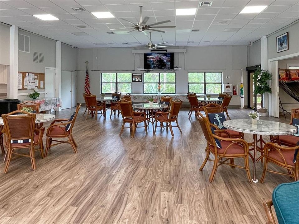 For Sale: $199,999 (2 beds, 2 baths, 1160 Square Feet)