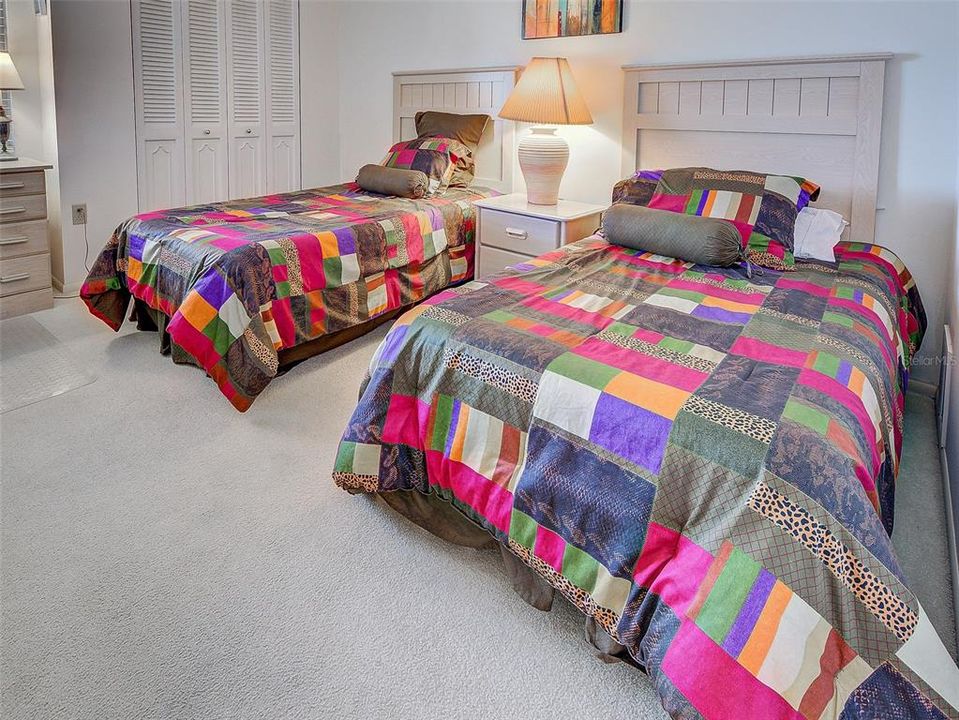 For Sale: $199,999 (2 beds, 2 baths, 1160 Square Feet)