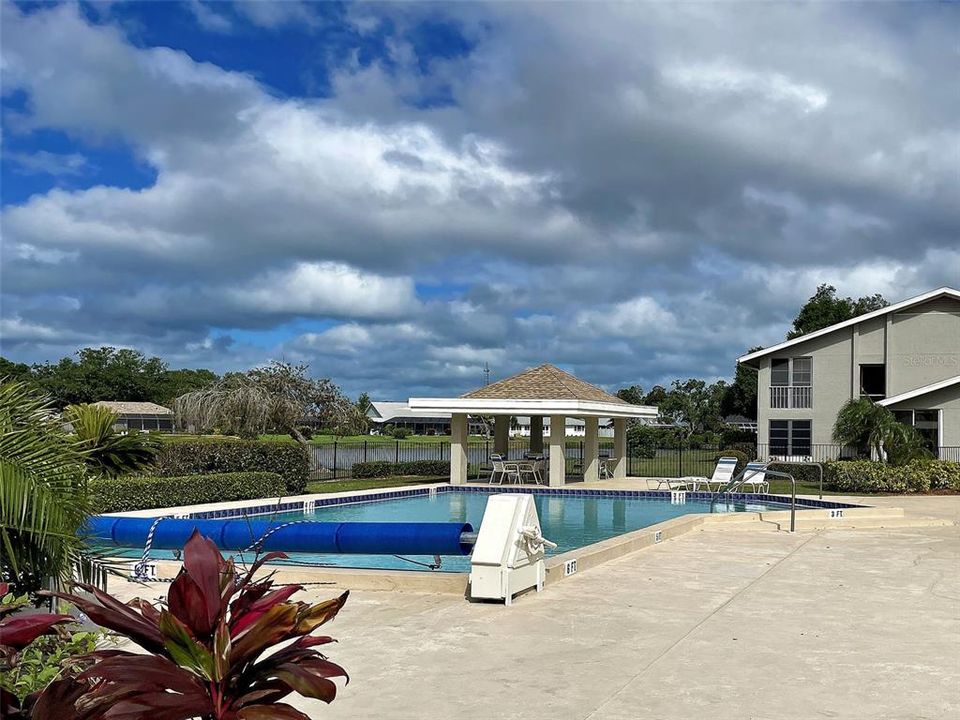 For Sale: $199,999 (2 beds, 2 baths, 1160 Square Feet)