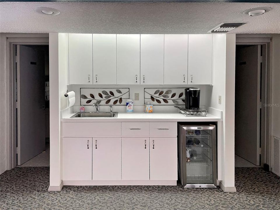 For Sale: $199,999 (2 beds, 2 baths, 1160 Square Feet)