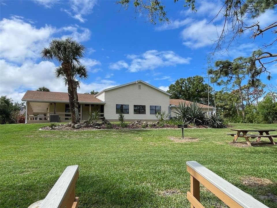 For Sale: $199,999 (2 beds, 2 baths, 1160 Square Feet)