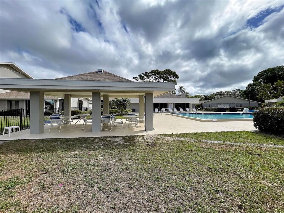For Sale: $199,999 (2 beds, 2 baths, 1160 Square Feet)