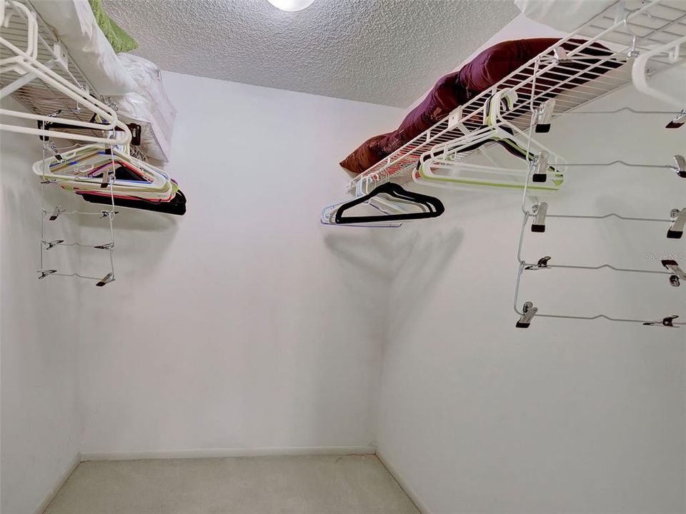 For Sale: $199,999 (2 beds, 2 baths, 1160 Square Feet)