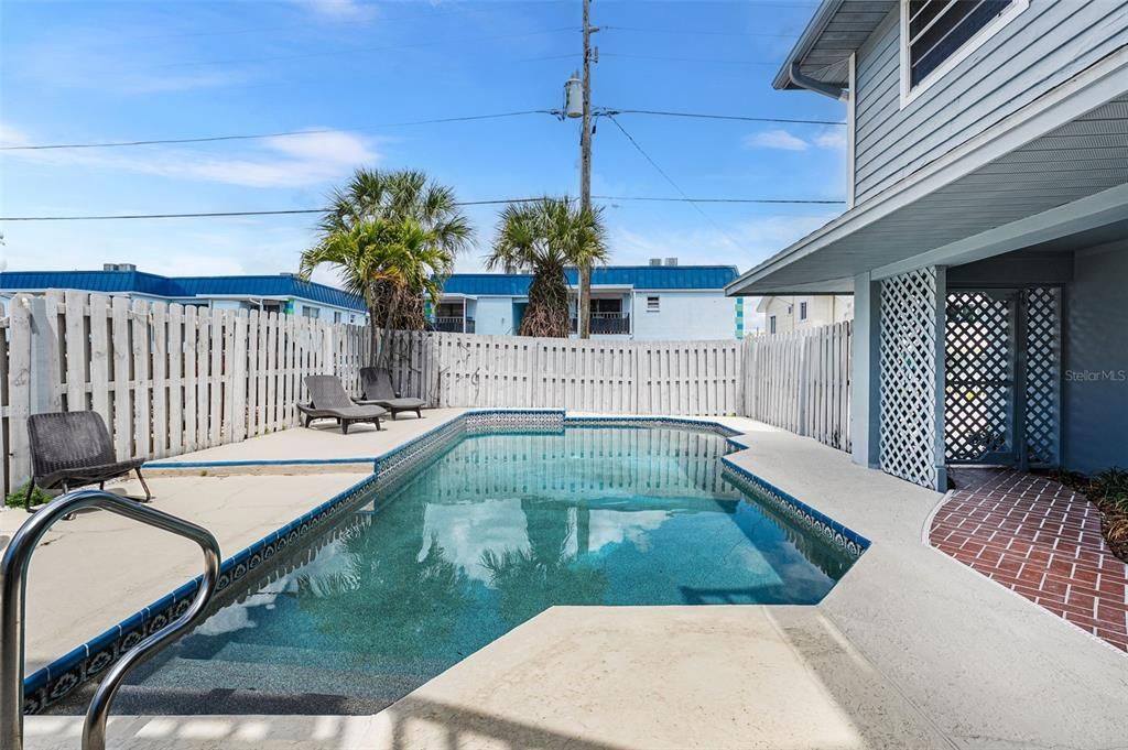 For Sale: $1,675,000 (4 beds, 2 baths, 2015 Square Feet)