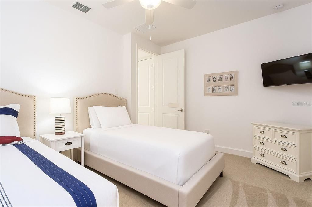 В аренду: $4,500 (6 спален, 6 ванн, 3451 Квадратных фут)