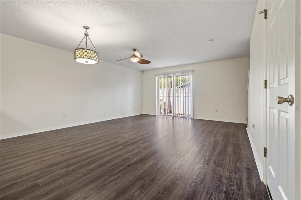 Active With Contract: $2,050 (3 beds, 2 baths, 1524 Square Feet)