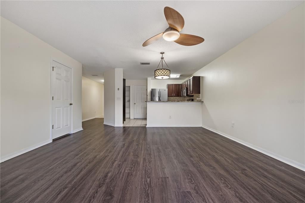 Active With Contract: $2,050 (3 beds, 2 baths, 1524 Square Feet)