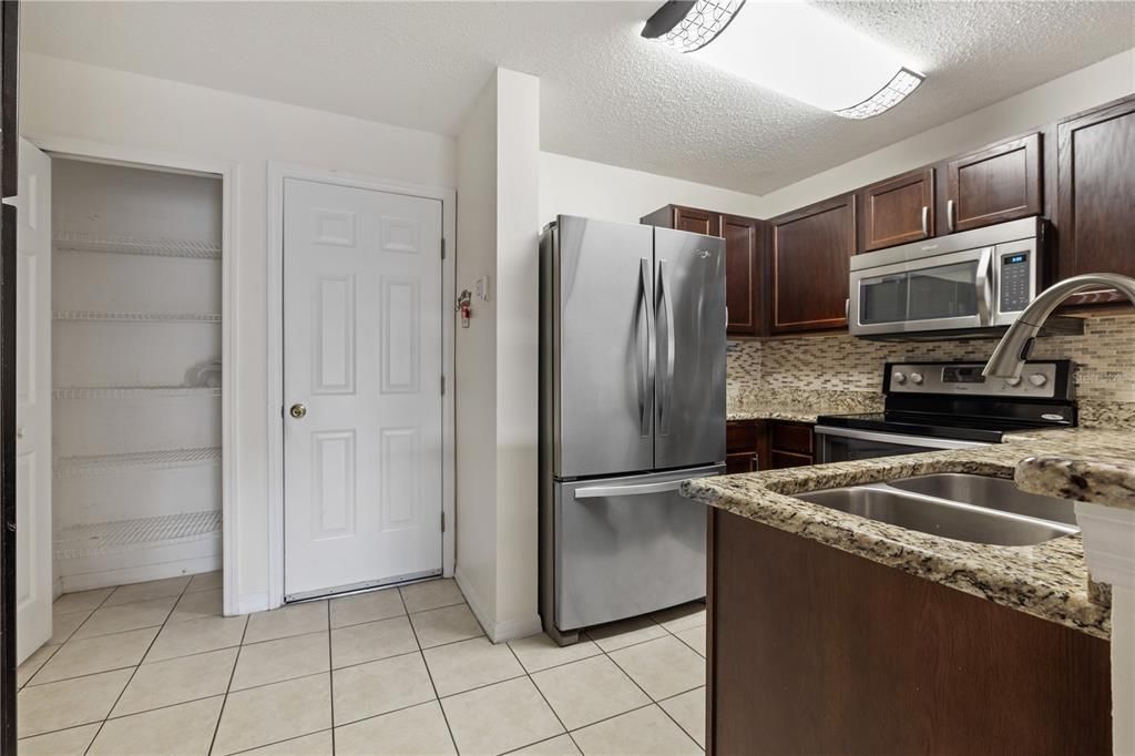 Active With Contract: $2,050 (3 beds, 2 baths, 1524 Square Feet)