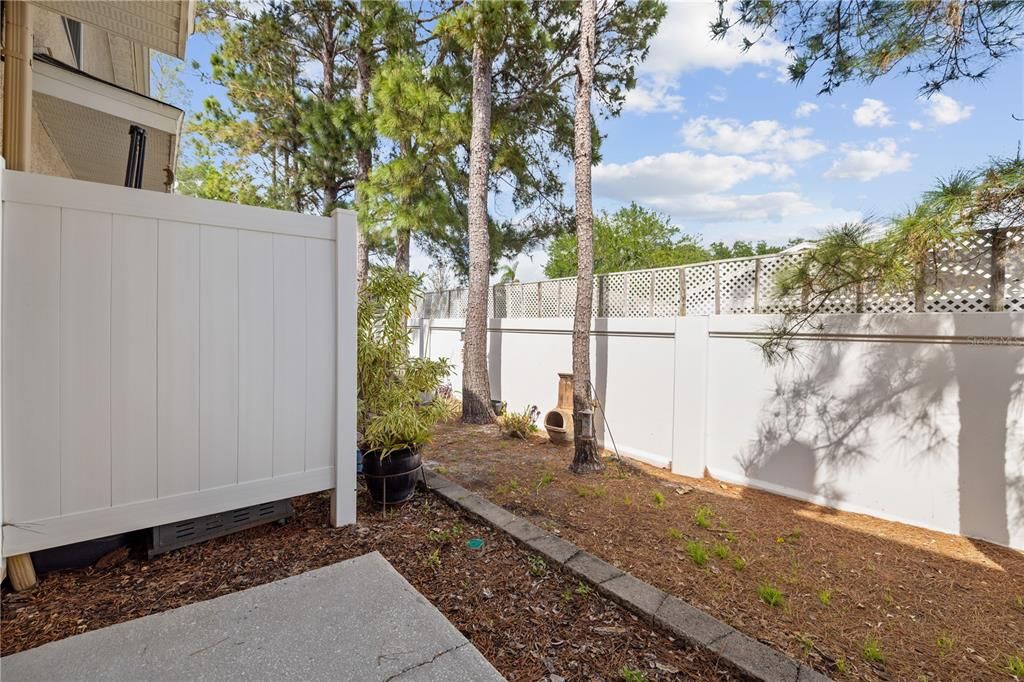 Active With Contract: $2,050 (3 beds, 2 baths, 1524 Square Feet)