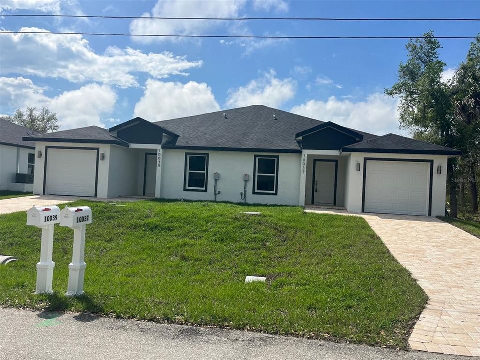 出租: $1,800 (3 贝兹, 2 浴室, 1300 平方英尺)