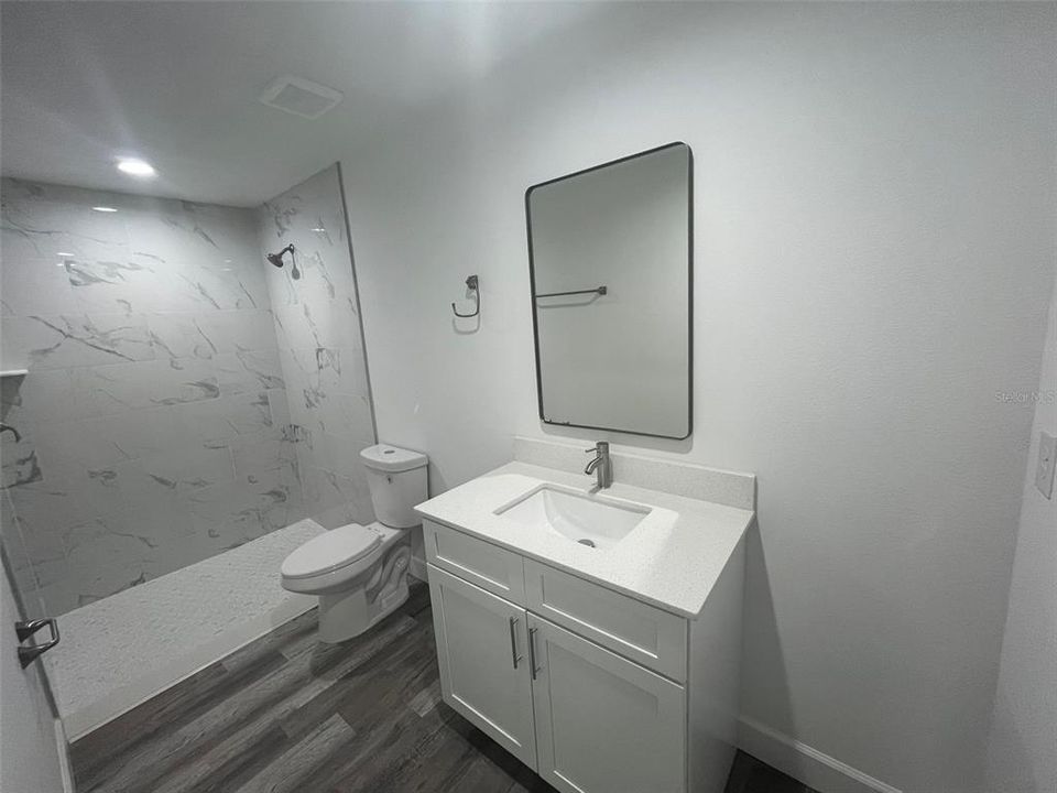 出租: $1,800 (3 贝兹, 2 浴室, 1300 平方英尺)