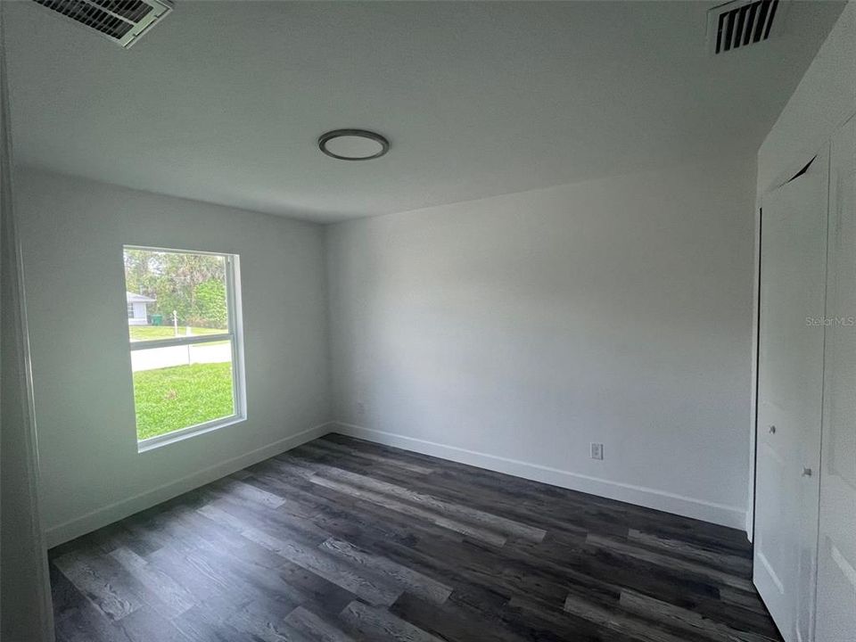 出租: $1,800 (3 贝兹, 2 浴室, 1300 平方英尺)