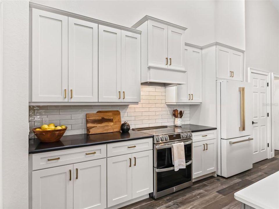 Active With Contract: $598,000 (3 beds, 2 baths, 2040 Square Feet)