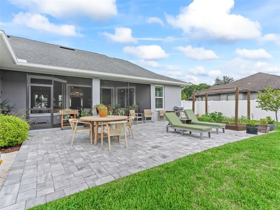 Active With Contract: $598,000 (3 beds, 2 baths, 2040 Square Feet)