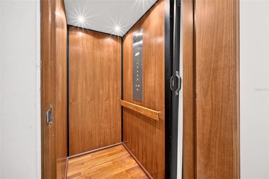 На продажу: $1,885,000 (4 спален, 4 ванн, 3612 Квадратных фут)