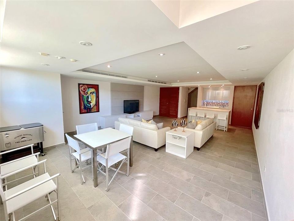 На продажу: $1,885,000 (4 спален, 4 ванн, 3612 Квадратных фут)