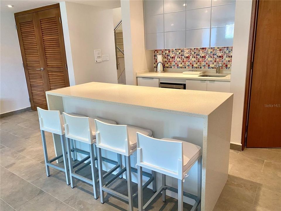 На продажу: $1,885,000 (4 спален, 4 ванн, 3612 Квадратных фут)