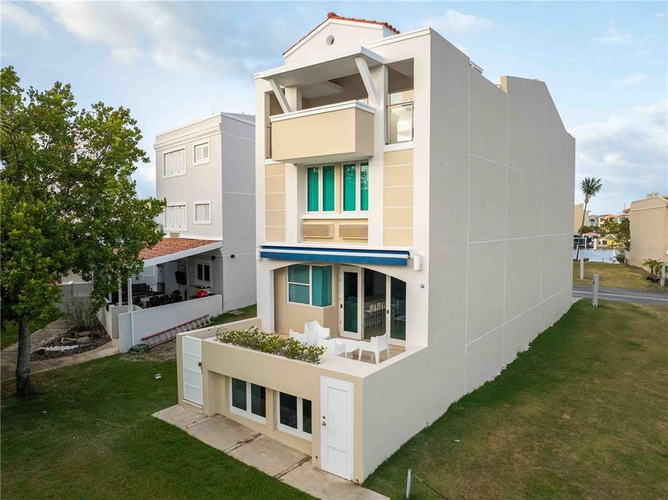 На продажу: $1,885,000 (4 спален, 4 ванн, 3612 Квадратных фут)