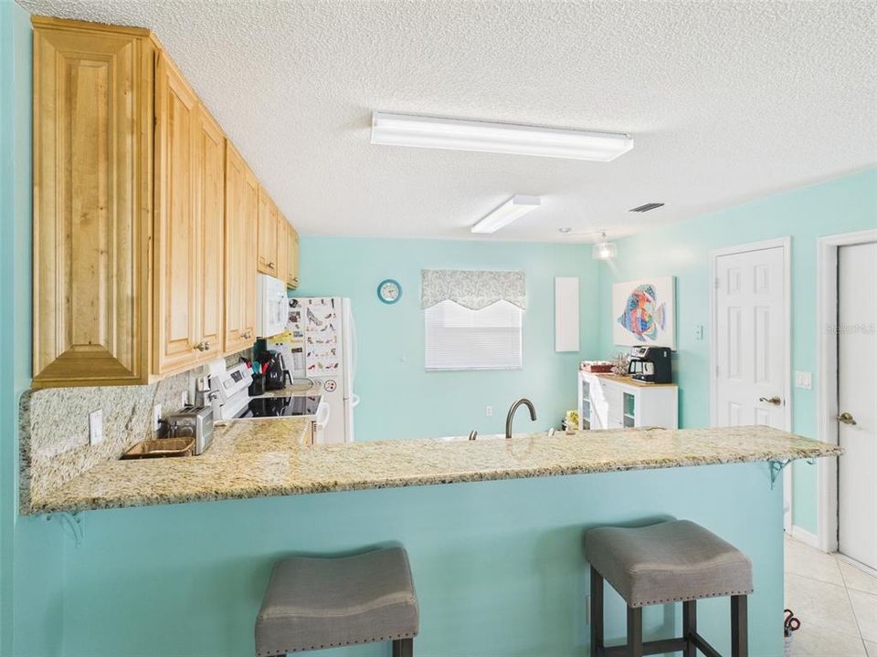 Active With Contract: $249,990 (2 beds, 2 baths, 1139 Square Feet)