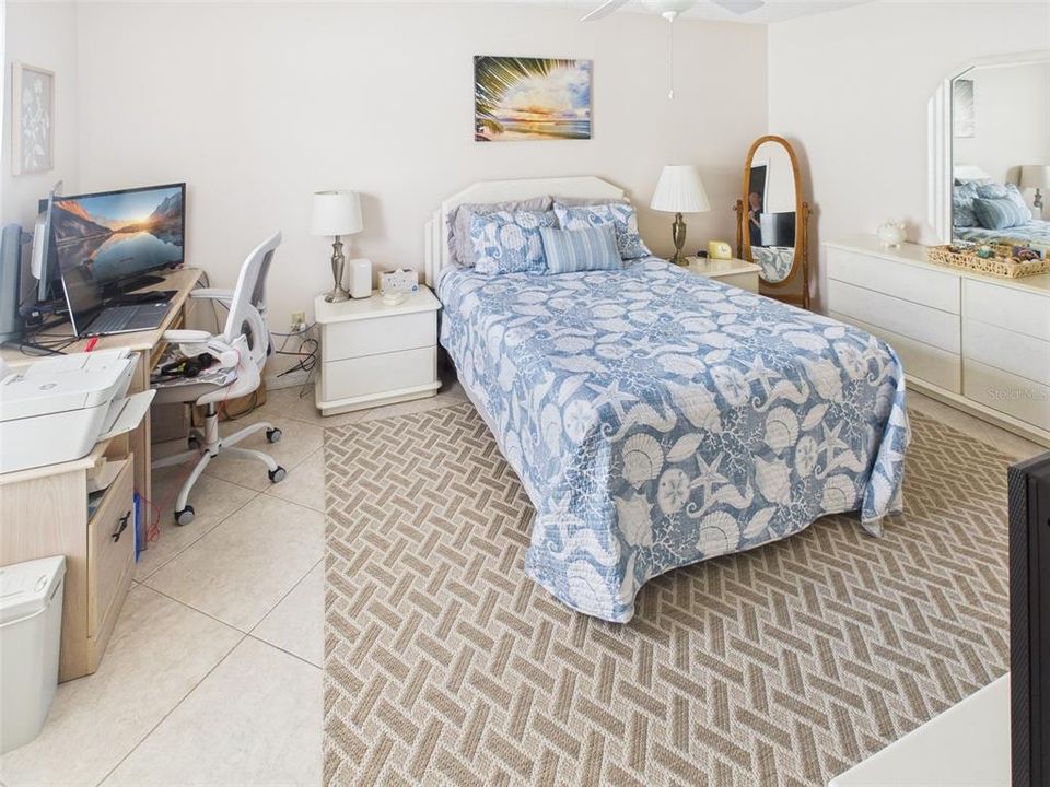 Active With Contract: $249,990 (2 beds, 2 baths, 1139 Square Feet)