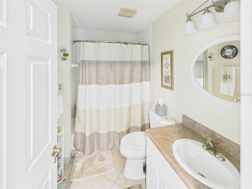 Active With Contract: $249,990 (2 beds, 2 baths, 1139 Square Feet)