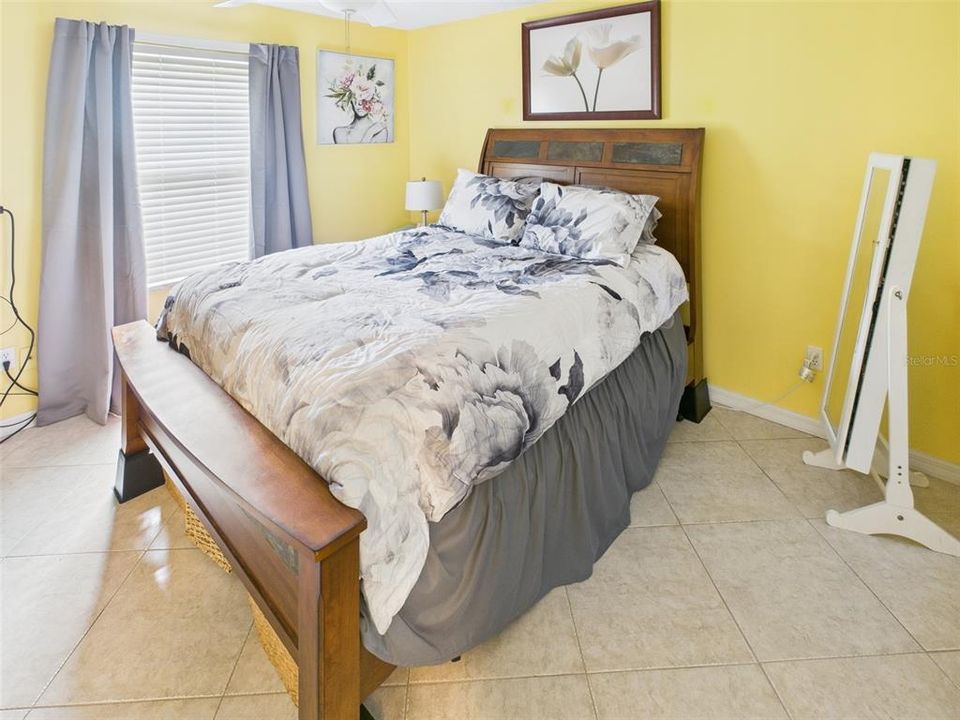 Active With Contract: $249,990 (2 beds, 2 baths, 1139 Square Feet)