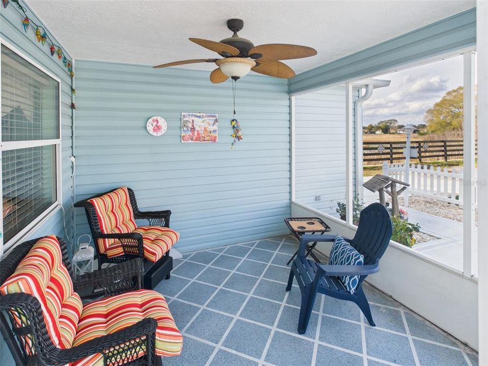 Active With Contract: $249,990 (2 beds, 2 baths, 1139 Square Feet)
