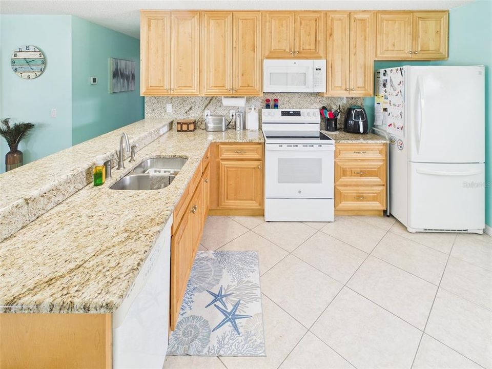Active With Contract: $249,990 (2 beds, 2 baths, 1139 Square Feet)