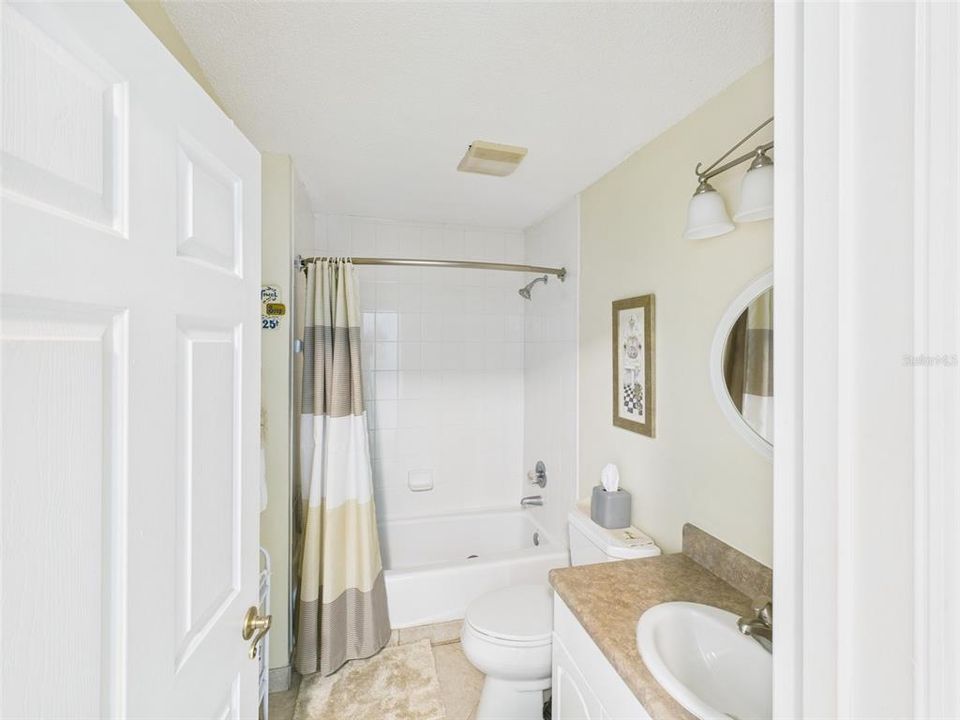 Active With Contract: $249,990 (2 beds, 2 baths, 1139 Square Feet)