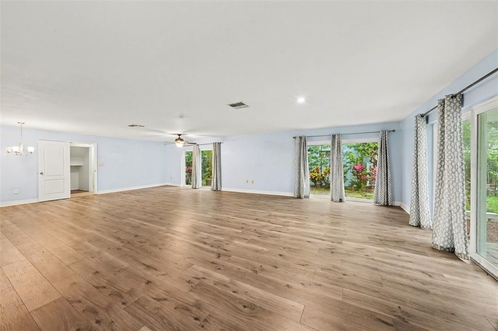 En Venta: $740,000 (5 camas, 2 baños, 2288 Pies cuadrados)