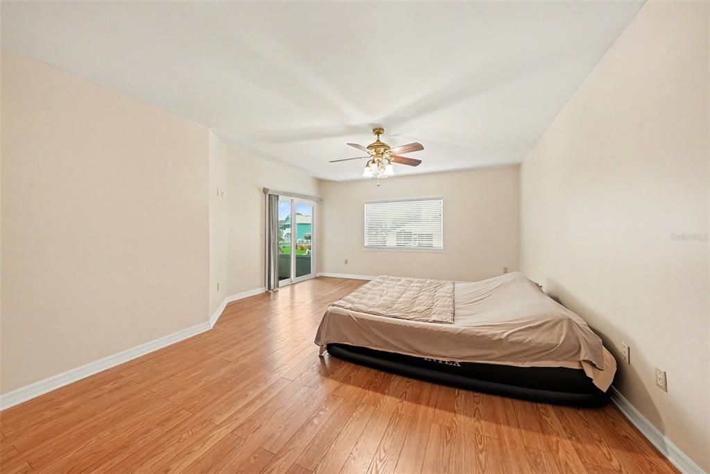 En Venta: $740,000 (5 camas, 2 baños, 2288 Pies cuadrados)