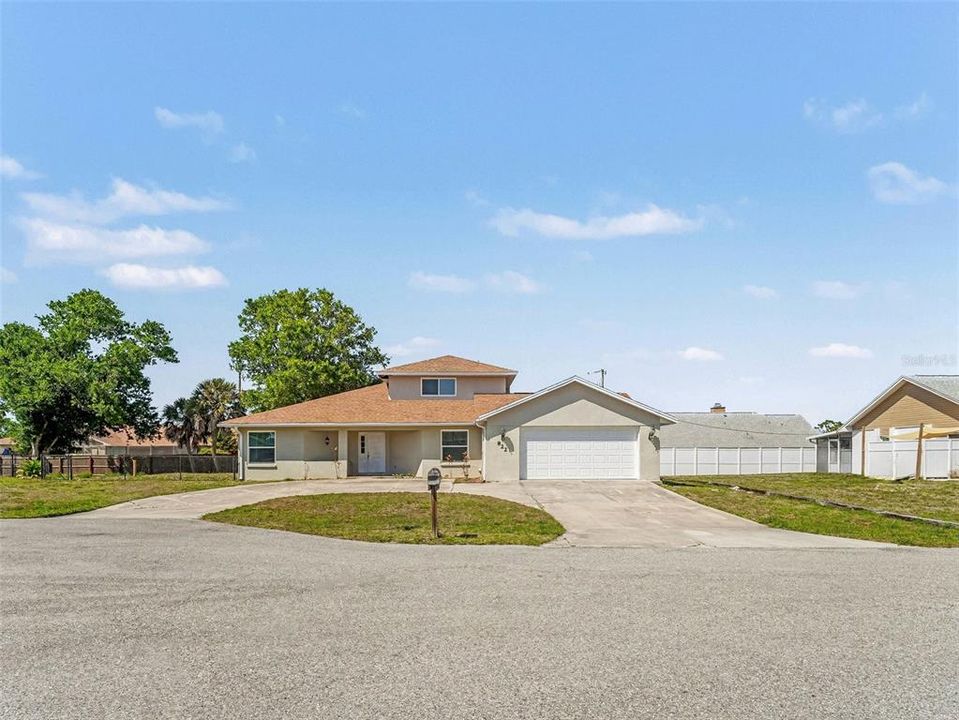 Activo con contrato: $389,950 (3 camas, 3 baños, 2418 Pies cuadrados)
