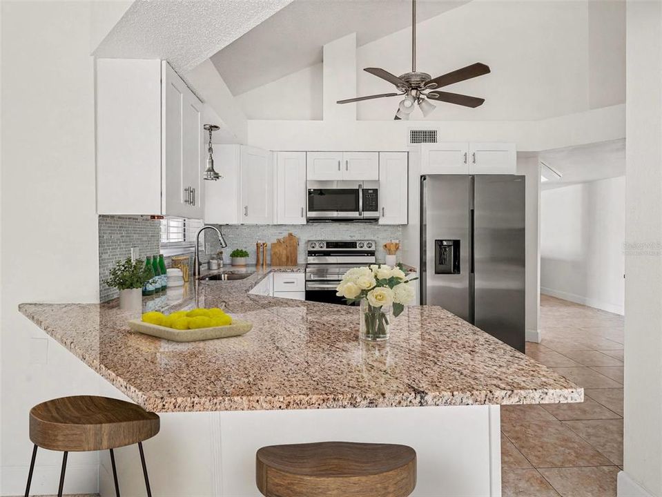 Activo con contrato: $389,950 (3 camas, 3 baños, 2418 Pies cuadrados)