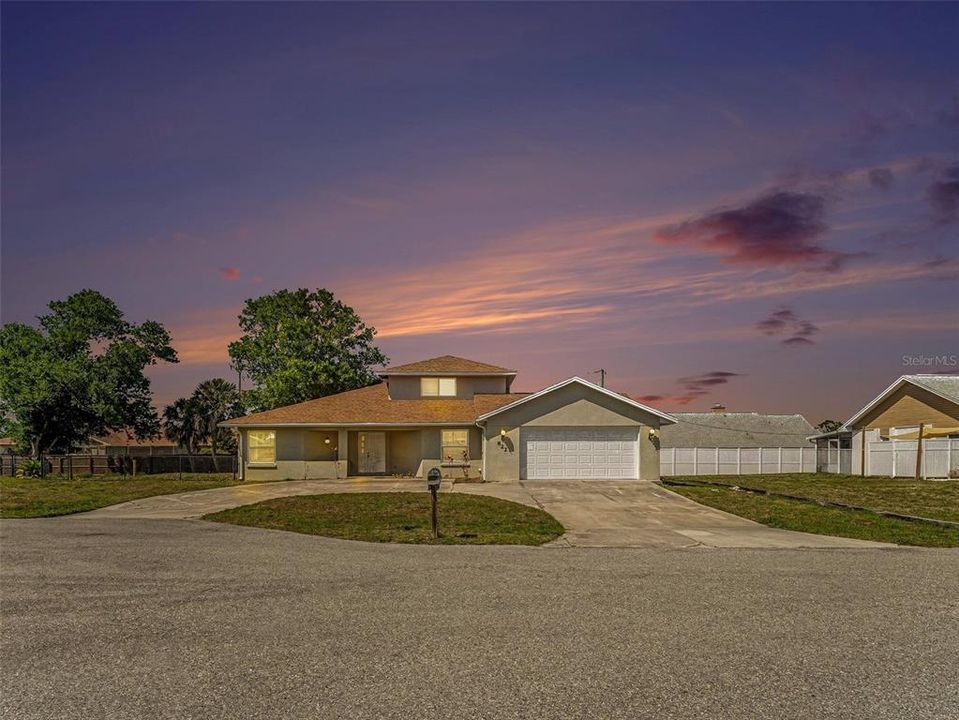 Activo con contrato: $389,950 (3 camas, 3 baños, 2418 Pies cuadrados)