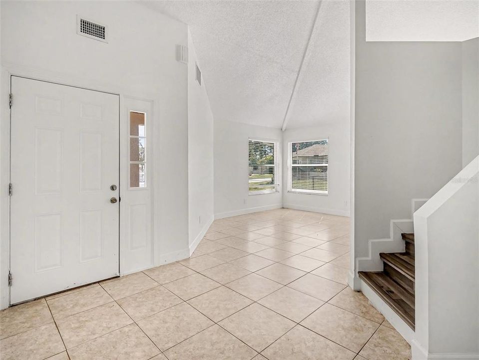 Activo con contrato: $389,950 (3 camas, 3 baños, 2418 Pies cuadrados)