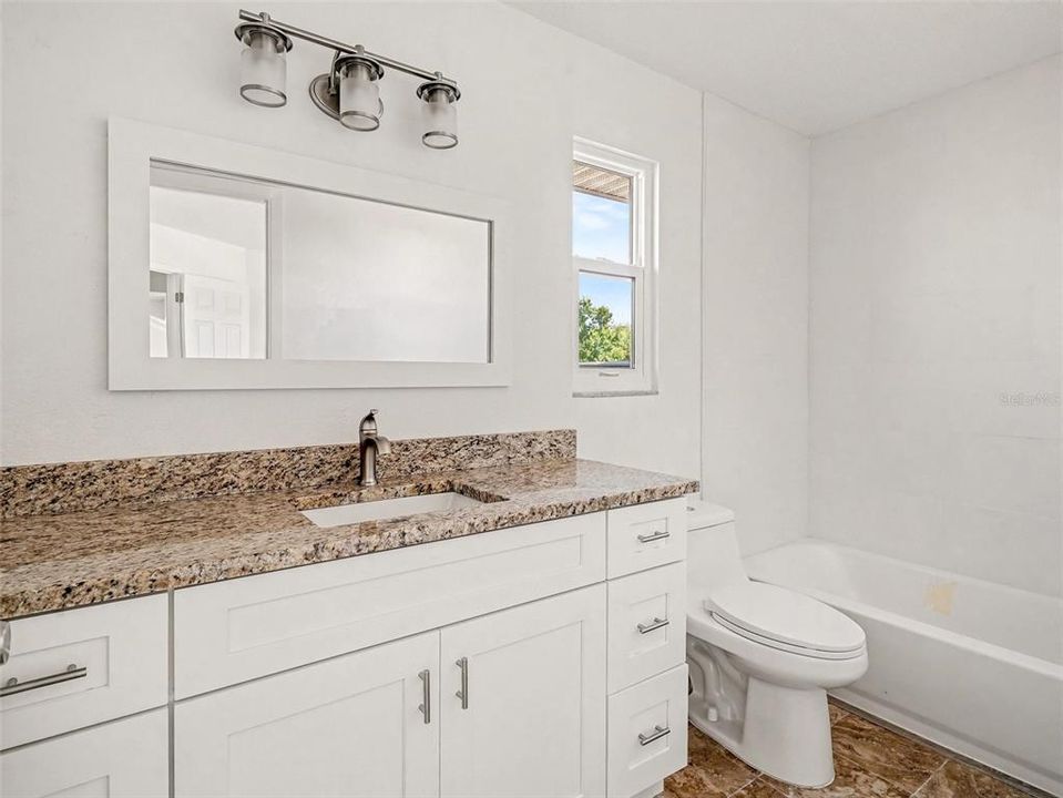 Activo con contrato: $389,950 (3 camas, 3 baños, 2418 Pies cuadrados)